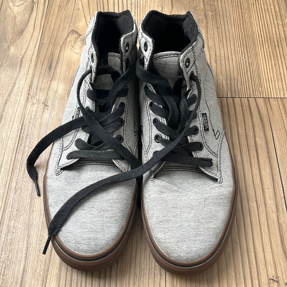 Men’s Vans skate boarding shoes size 10 grey